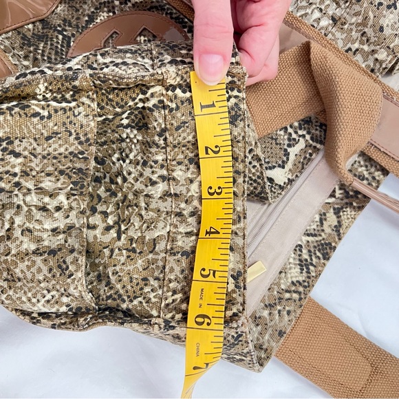 Tory Burch Elegant Snake print Tan Brown Patent Leather Canvas Shoulder Bag - Picture 11 of 14